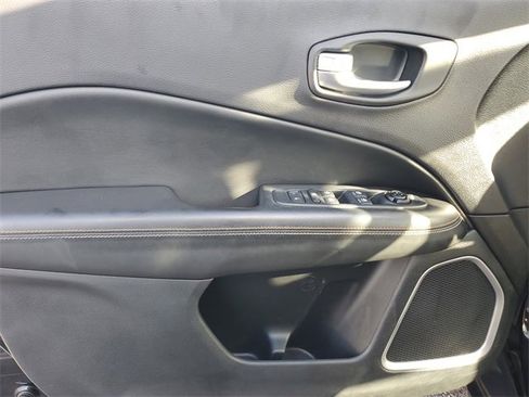 Used 2021 Jeep Compass Sport image 18