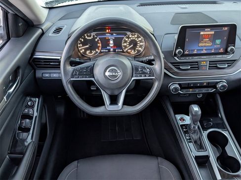 Used 2023 Nissan Altima 2.5 SV image 9