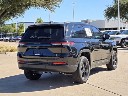 New 2025 Jeep Grand Cherokee Limited w/ Black Appearance Package image 4