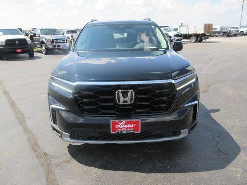 Used 2025 Honda Pilot Elite image 13