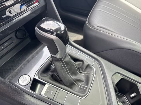 Certified 2023 Volkswagen Tiguan SE w/ Panoramic Sunroof Package FWD image 24