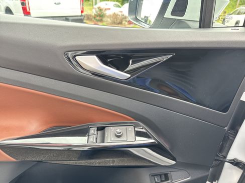 Used 2022 Volkswagen ID.4 Pro S image 9