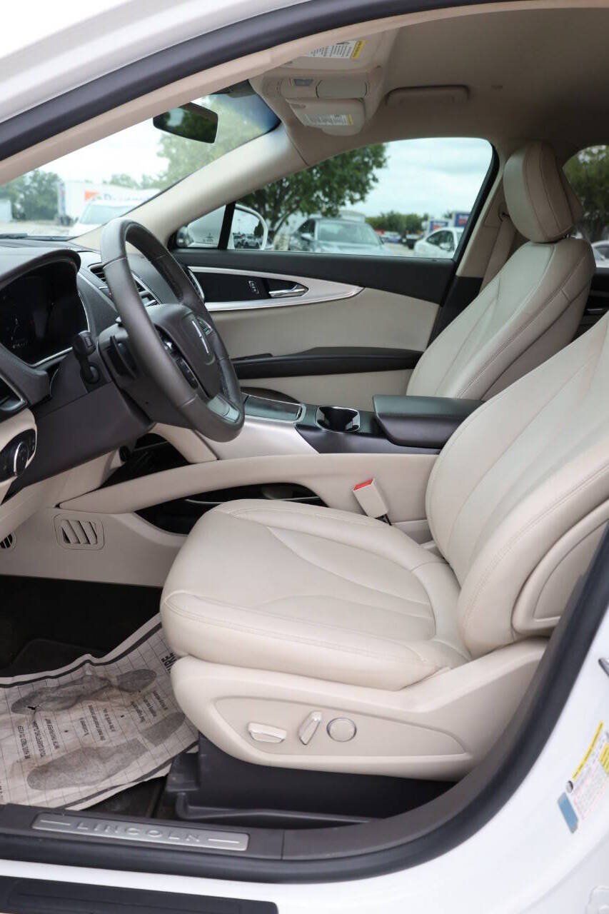 Used 2020 Lincoln Nautilus FWD image 13