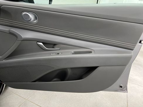 Used 2025 Hyundai Elantra SEL image 22