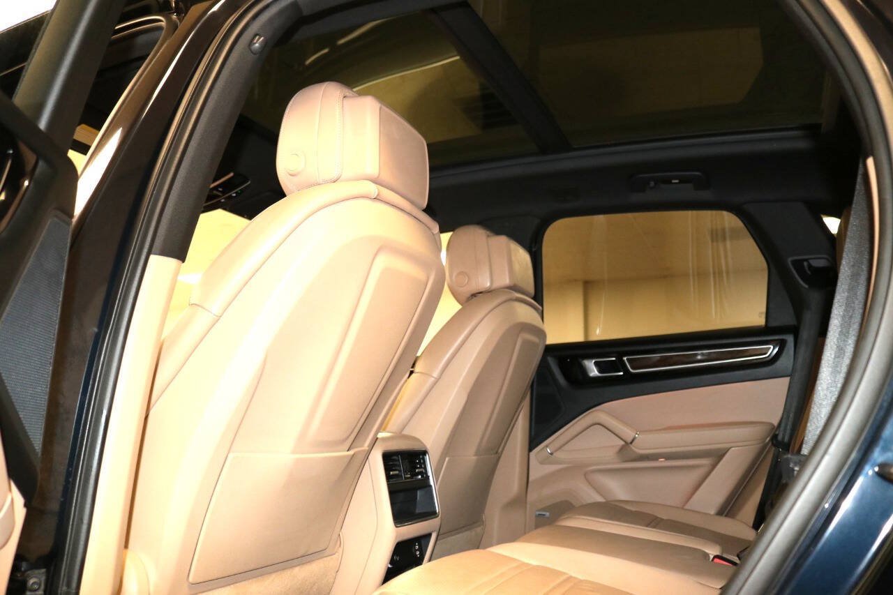 Used 2020 Porsche Cayenne Turbo AWD/4WD image 77
