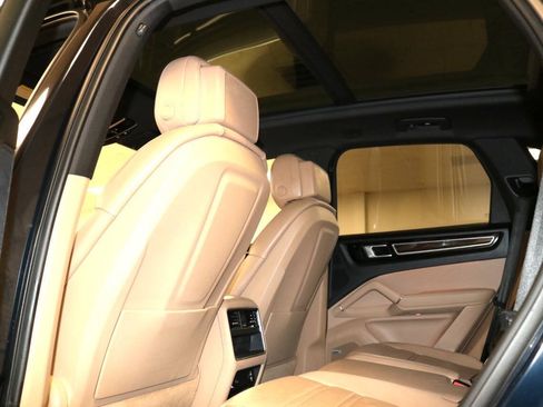 Used 2020 Porsche Cayenne Turbo AWD/4WD image 77