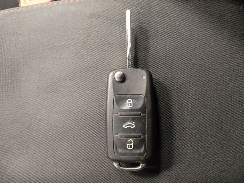 Used 2013 Volkswagen GTI 2-Door image 32