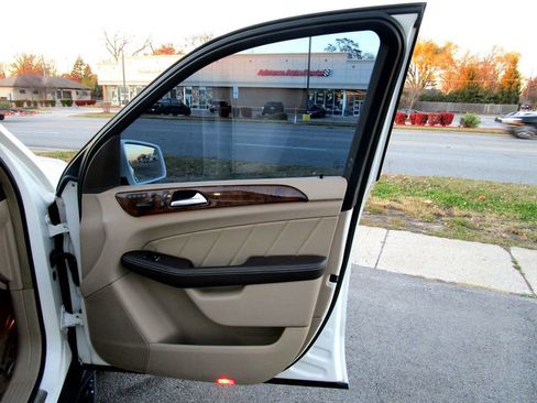 Used 2016 Mercedes-Benz GL 450 4MATIC 4dr GL 450 image 36