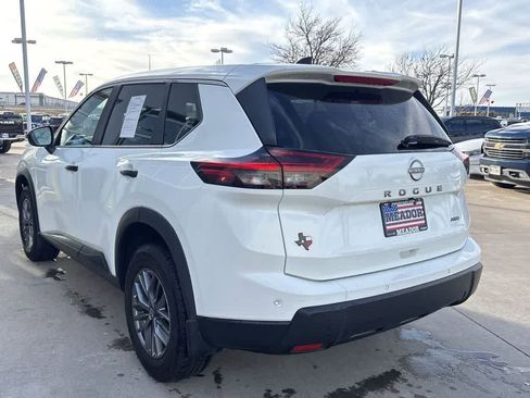 Used 2024 Nissan Rogue S image 4