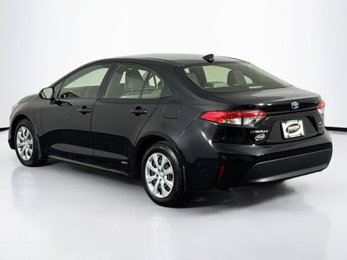 Used 2025 Toyota Corolla LE AWD/4WD image 9