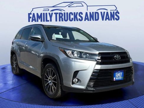 Used 2017 Toyota Highlander SE w/ Carpet Mat Package AWD/4WD image 7