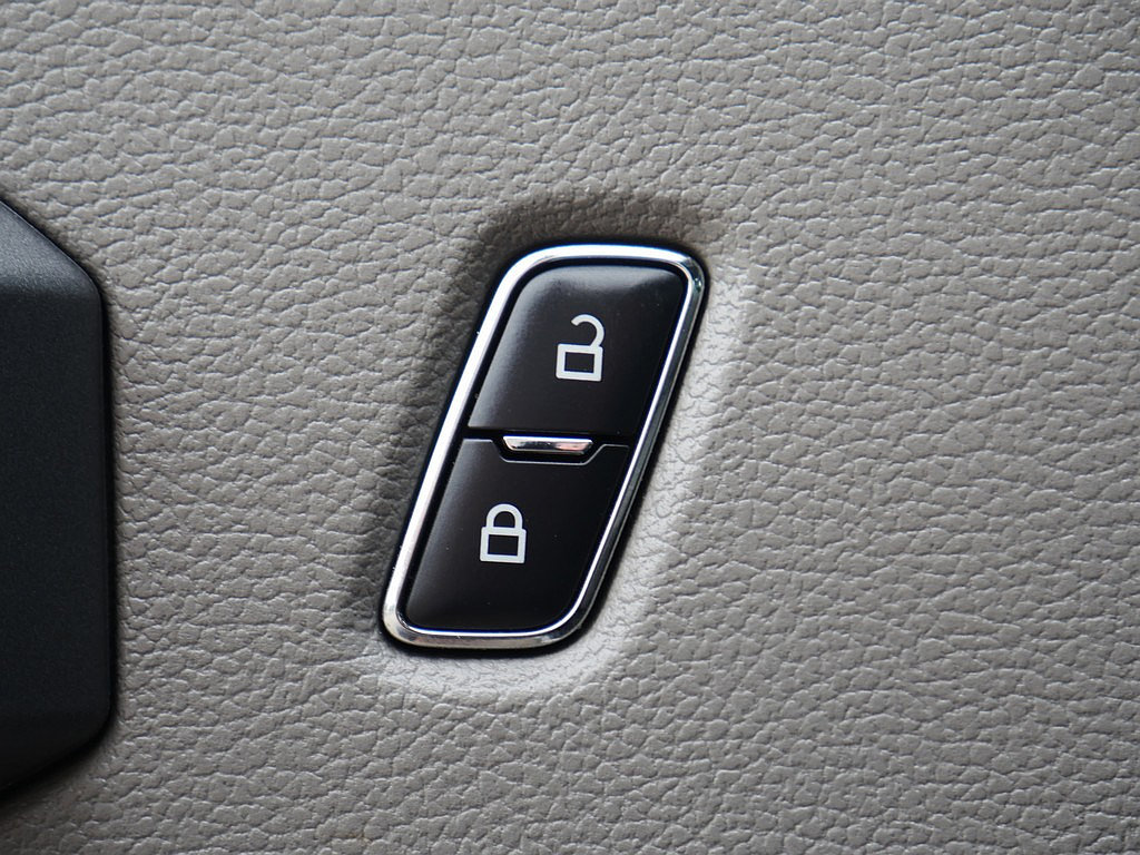 Used 2016 Ford F150 XLT AWD/4WD image 25