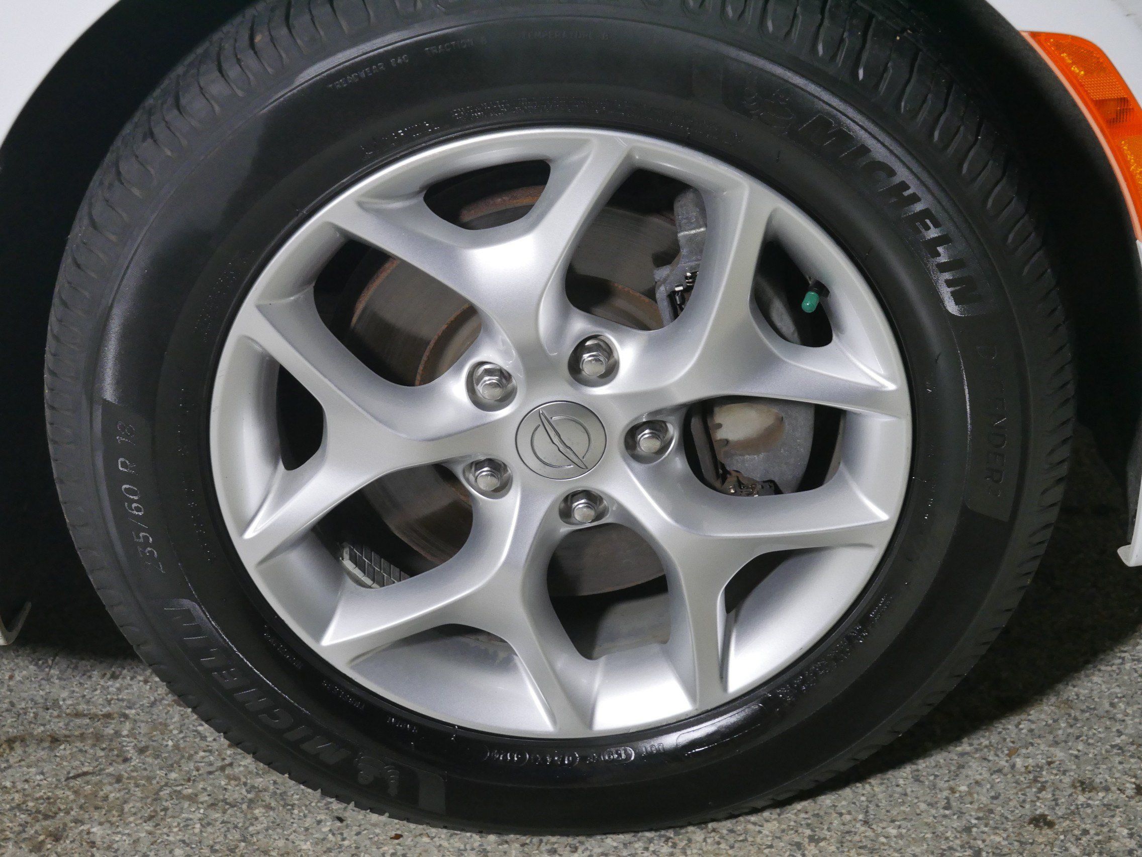 Used 2020 Chrysler Pacifica Touring-L w/ Tire & Wheel Group FWD image 15