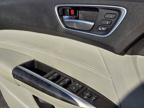 Used 2018 Acura TLX FWD image 19
