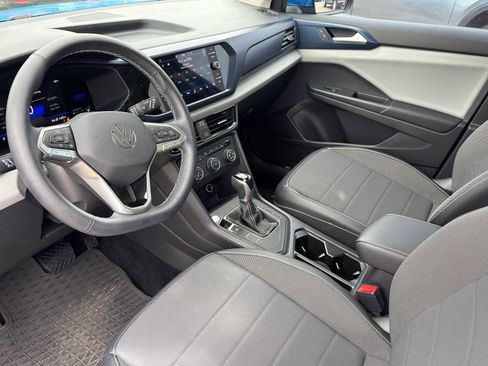 Used 2022 Volkswagen Taos SE w/ Panoramic Sunroof Package FWD image 8