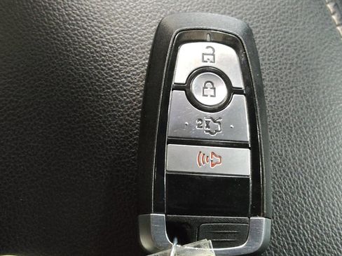 Used 2020 Ford Fusion SE image 32