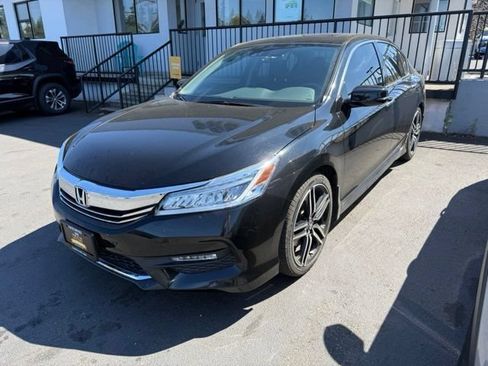 Used 2016 Honda Accord Touring image 3