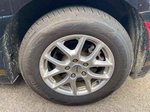 Used 2024 Chrysler Pacifica Touring-L FWD image 12