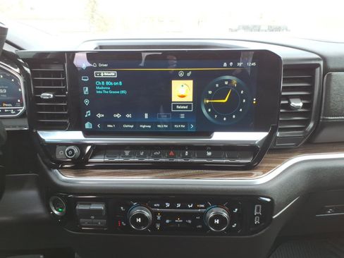 Used 2025 Chevrolet Silverado 2500 LT w/ Convenience Package image 16