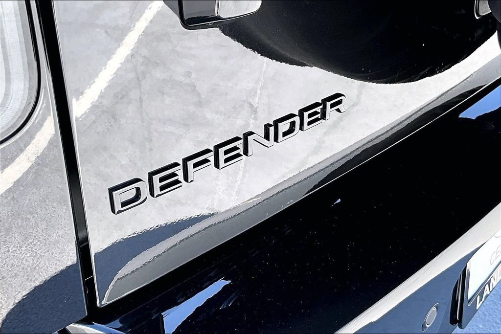 New 2026 Land Rover Defender 130 X-Dynamic SE AWD/4WD image 9