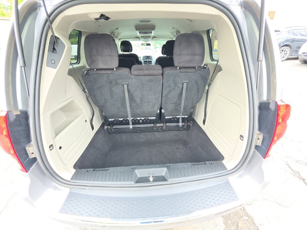 Used 2014 Dodge Grand Caravan SXT w/ Rear Park Assist Package FWD image 32