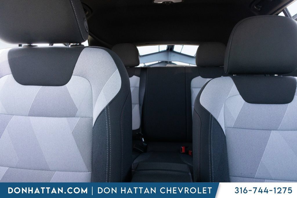 New 2026 Chevrolet Trax RS w/ Sunroof Package FWD image 17