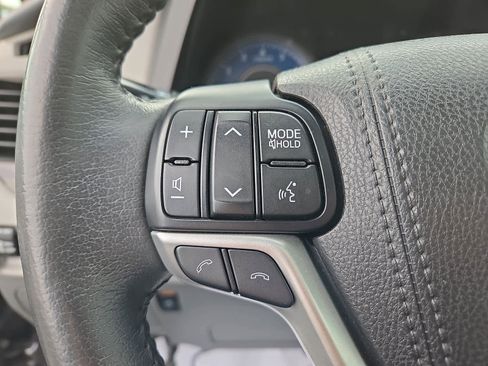 Used 2018 Toyota Sienna XLE image 23