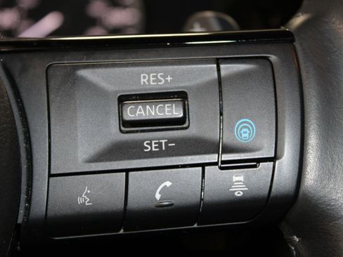 Used 2024 Nissan Pathfinder SL AWD/4WD image 47