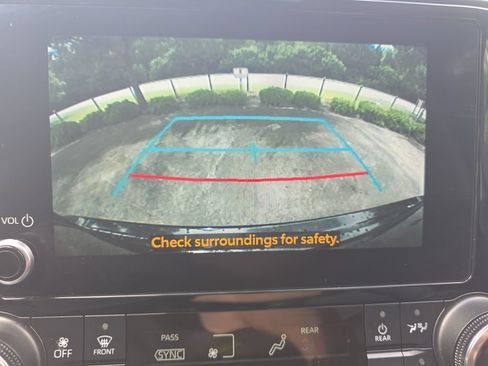 Used 2023 Toyota Highlander XLE AWD/4WD image 33