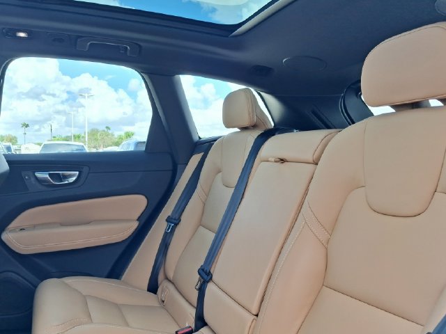 Used 2023 Volvo XC60 B5 Ultimate w/ Climate Package AWD/4WD image 26