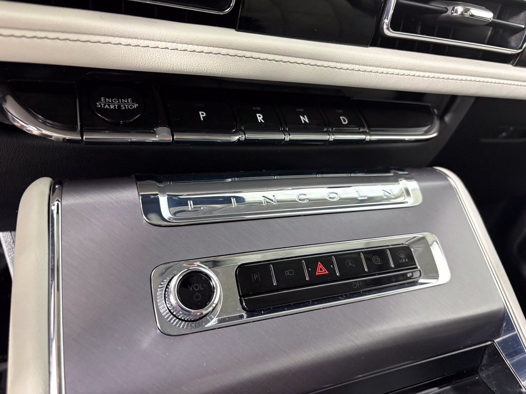 Used 2026 Lincoln Aviator AWD w/ Jet Appearance Package image 21