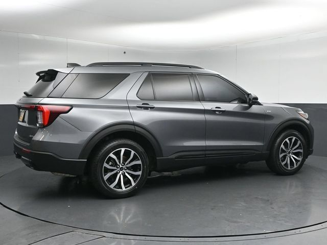 Certified 2025 Ford Explorer ST-Line AWD/4WD image 4