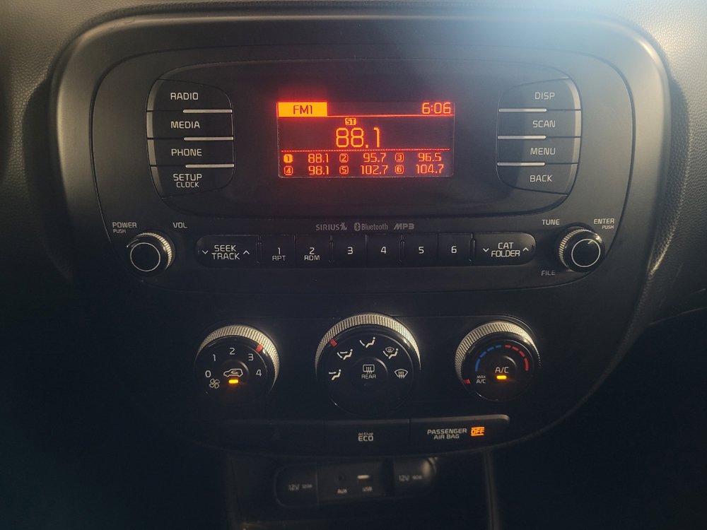Used 2016 Kia Soul FWD image 25