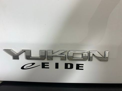 Used 2016 GMC Yukon SLT AWD/4WD image 42