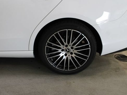 Used 2024 Mercedes-Benz C 300 4MATIC Sedan image 32