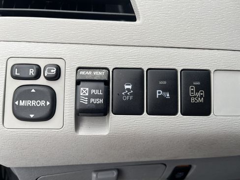 Used 2014 Toyota Sienna Limited w/ Limited Premium Package FWD image 25