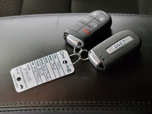 Used 2021 Jeep Grand Cherokee Laredo w/ Security & Convenience Group AWD/4WD image 26