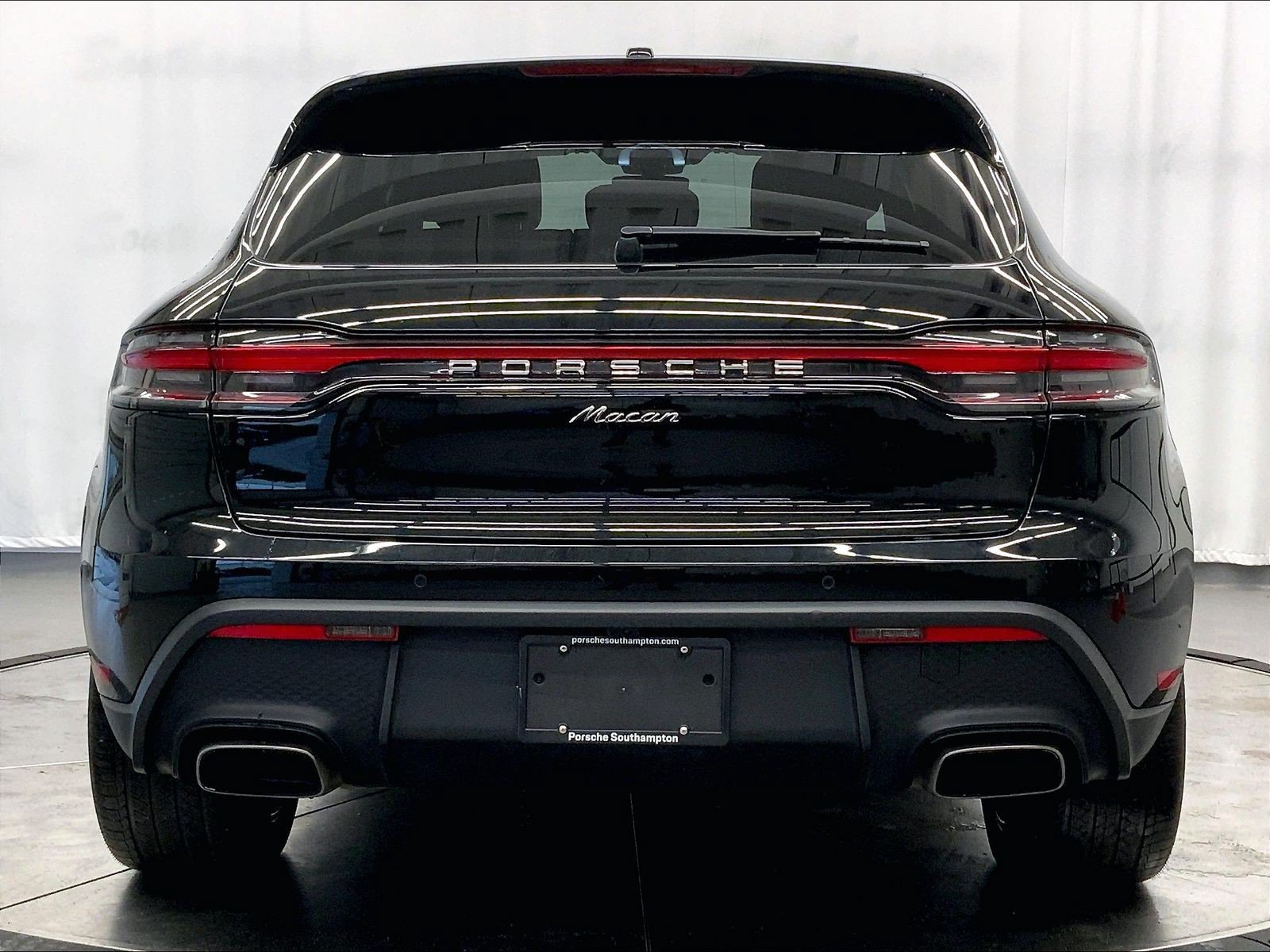 Certified 2023 Porsche Macan AWD/4WD image 6