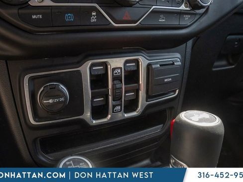 Used 2023 Jeep Wrangler Unlimited Sahara w/ Cold Weather Group AWD/4WD image 10