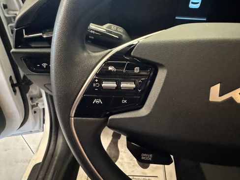 Used 2025 Kia Niro LX FWD image 11