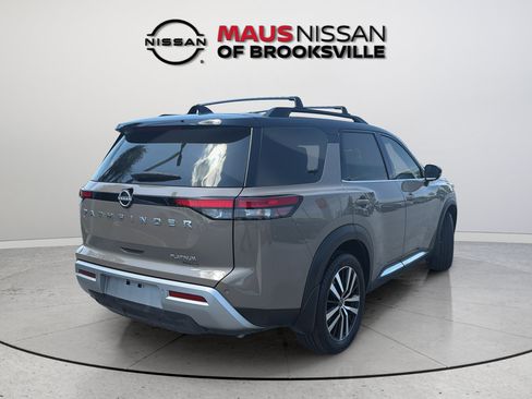 Used 2024 Nissan Pathfinder Platinum FWD image 12