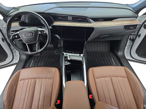 Used 2022 Audi e-tron Premium Plus w/ Premium Plus Package image 9