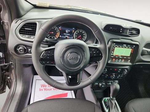Used 2021 Jeep Renegade Latitude AWD/4WD image 13