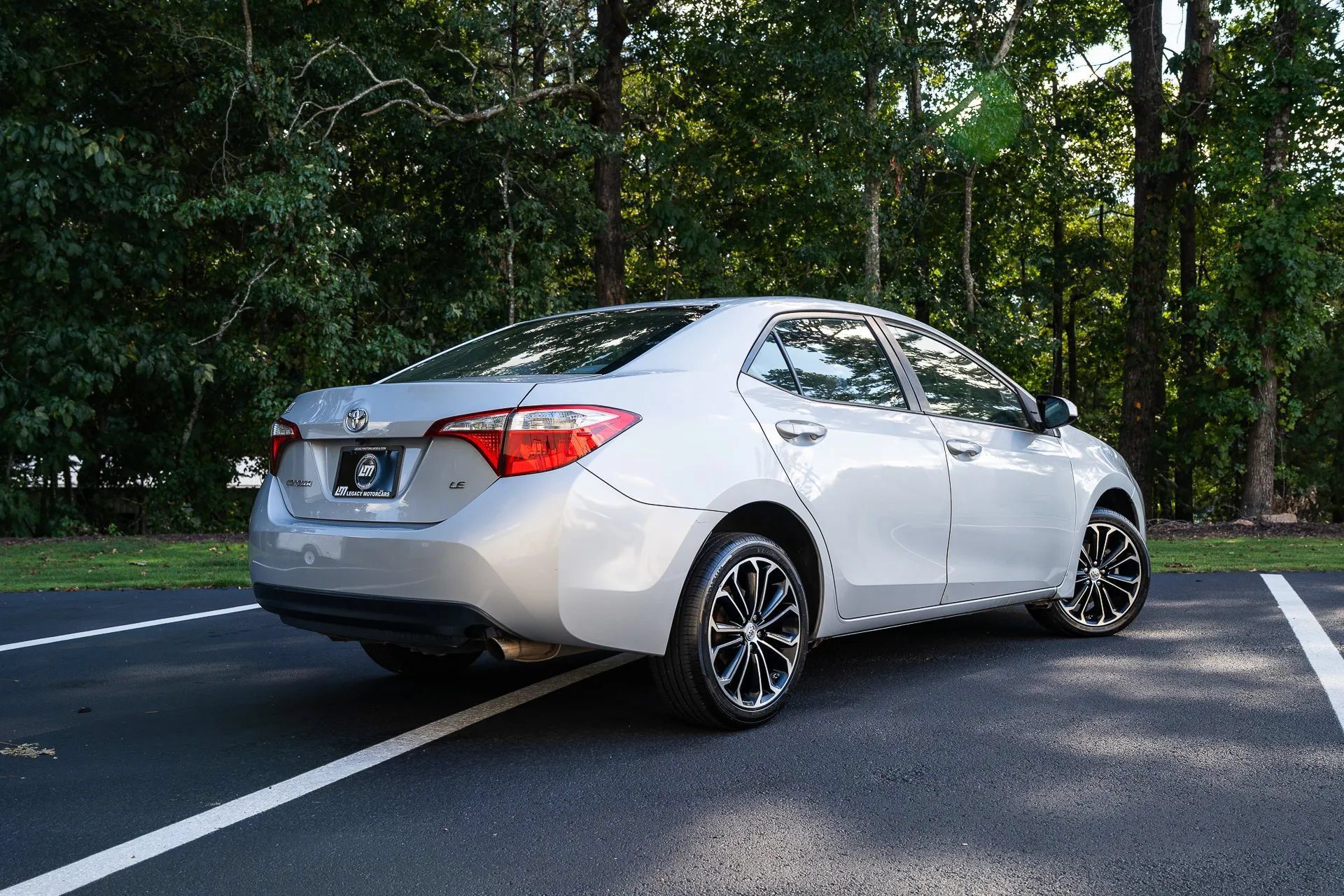 Used 2016 Toyota Corolla LE FWD image 2