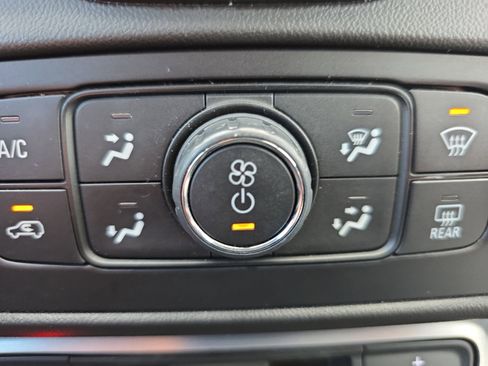 Used 2024 GMC Terrain SLT image 32