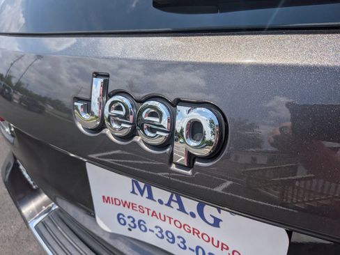 Used 2018 Jeep Grand Cherokee Limited AWD/4WD image 15