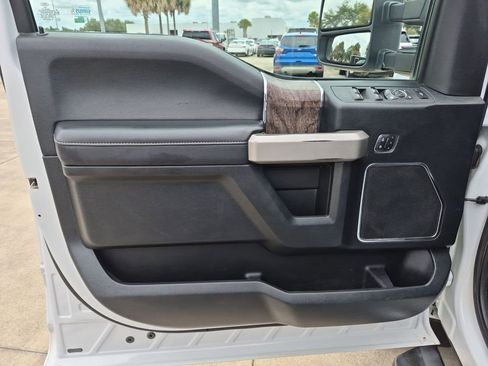 Used 2018 Ford F250 Lariat w/ Lariat Ultimate Package AWD/4WD image 28