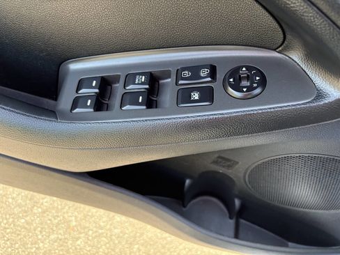 Used 2017 Kia Forte LX image 22