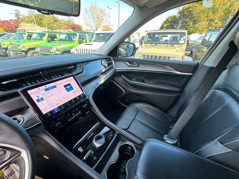 Used 2023 Jeep Grand Cherokee 30th Anniversary image 26