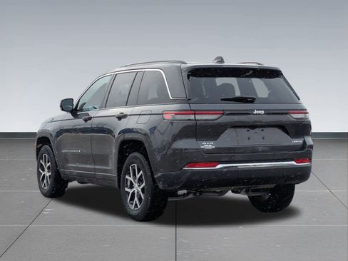 Used 2025 Jeep Grand Cherokee Limited image 4